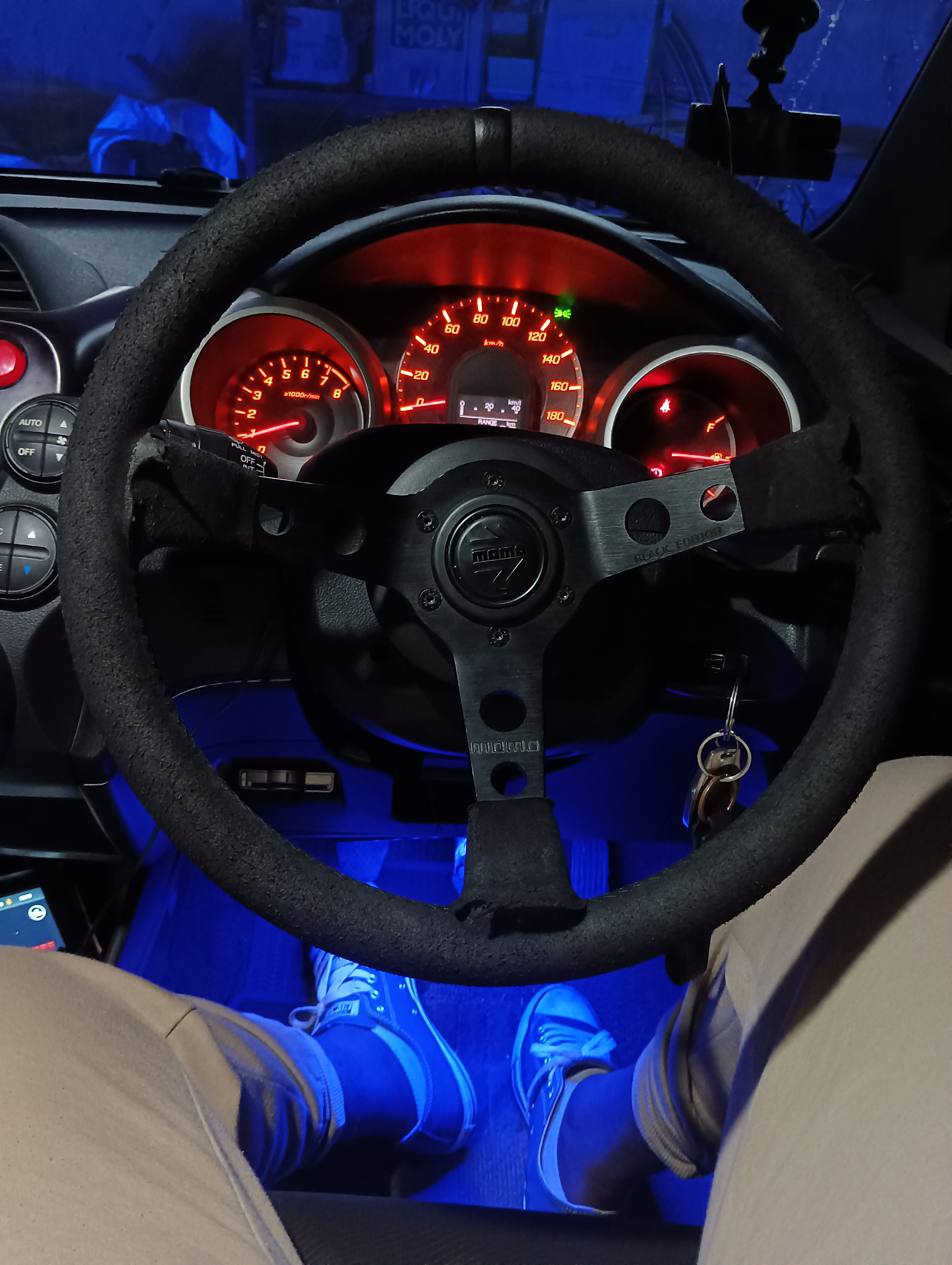 Volante MOMO Black Edition + LEDs Interior RGB